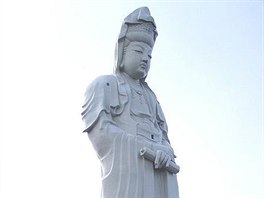 Osmou nejvtí sochou je bohyn milosrdenství Kannon stojící od roku 1989 ve...