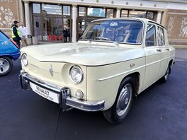 Renault 8 pipomnl slavnou historii francouzsk znaky na vstav Designblok...