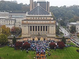 V Pittsburghu uctili obti stelby v synagoze. (28. íjna 2018)