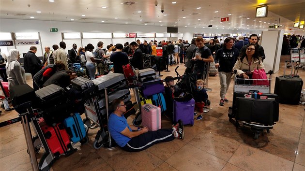 Pasai ekaj na odbaven na peplnnm letiti Zaventem bhem stvky naklada zavazadel