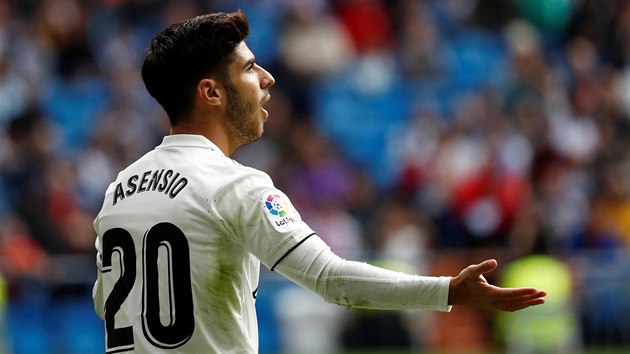 VÁŽNĚ PROHRÁVÁME? Jako by Marco Asensio nevěřil, že jeho Real Madrid nestačí na Levante.
