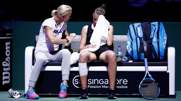 PORADA. Australsk kouka Rennae Stubbsov rad esk tenistce Karoln Plkov (vpravo).