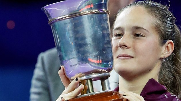 Darja Kasatkinov s trofej pro vtzku turnaje v Moskv