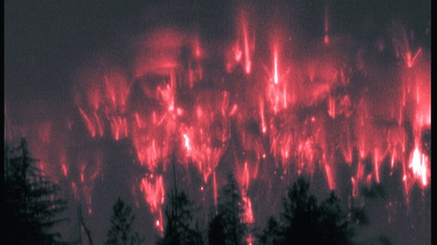 Red sprites - rud sktci se nejastji vyskytuj ve vce kolem 6090 kilometr nad zemskm povrchem, maj ervenou barvu a tvarem se podobaj mrkvi..