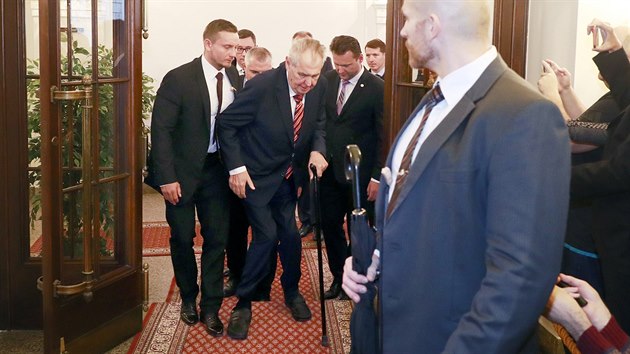 Prezident Miloš Zeman přišel do Sněmovny podpořit přijetí státního rozpočtu a vládu Andreje Babiše, která ho předložila. (24. října 2018)