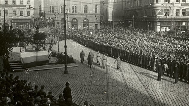 Brněnské náměstí Svobody krátce po vyhlášení Československa