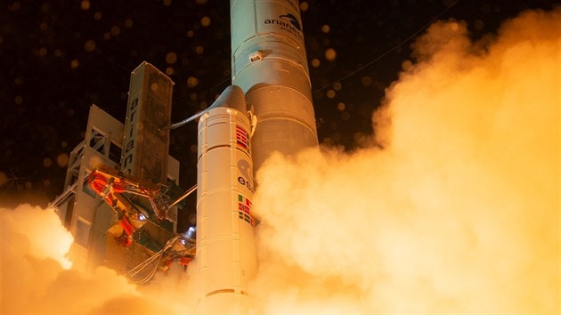 Start rakety Ariane 5 s projektem BepiColombo na palub 20.10.2018.