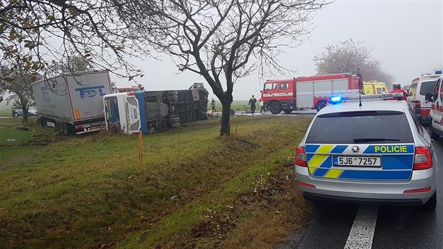 Nehoda autobusu a kamionu u Vysokch Studnic na Jihlavsku.