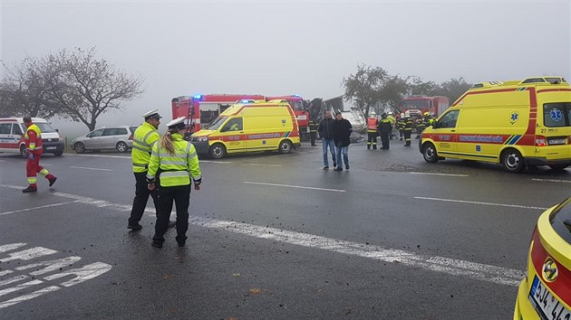 Nehoda autobusu a kamionu u Vysokch Studnic na Jihlavsku.