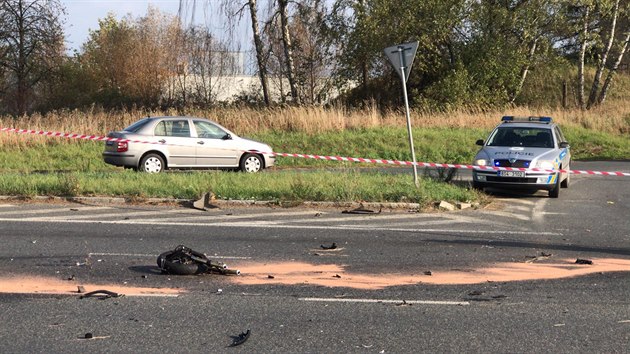 Na silnici t�et� t��dy se u Bene�ova st�etla dod�vka s motork��em (26.10.2018)