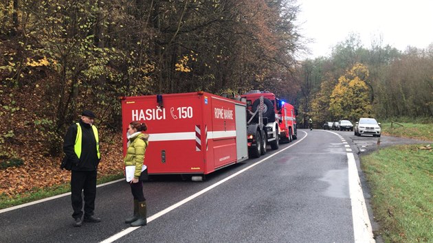 Na silnici mezi obcemi elzy a Tupadly na Mlnicku se srazilo osobn auto s cisternou (29.10.2018)