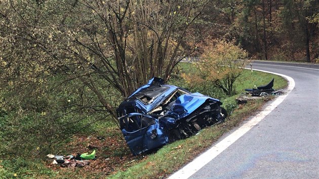 Na silnici mezi obcemi elzy a Tupadly na Mlnicku se srazilo osobn auto s cisternou (29.10.2018)