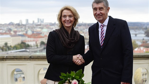 esk premir Andrej Babi (vpravo) a chorvatsk mstopedsedkyn vldy Marija Pejinoviov Buriov pzuj fotografm ped spolenm obdem s premiry dalch zem 27. jna 2018 v Praze. Slavnostn setkn bylo uspodno pi pleitosti 100. vro zaloen eskoslovenska.