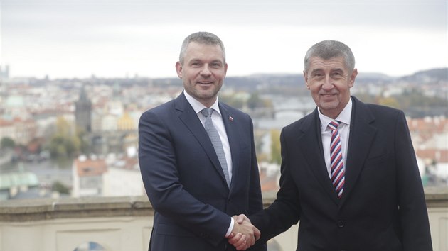 Praha, 27. jna 2018. Slavnostn obd Andrej Babi a slovensk premir Peter Pellegrini ped Kramovou vilou. Tmatem setkn je 100. vro vzniku samostatnho eskoslovenska.