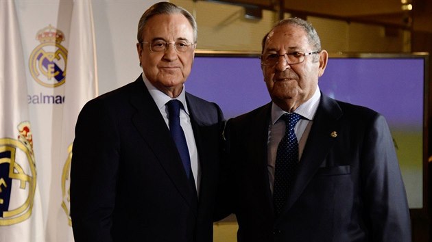 Boss Realu Mardid Florentino Pérez (vlevo) s klubovou legendou Paco Gentem.