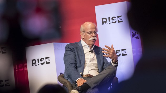 Dieter Zetsche pat mezi nejzkuenj manaery na svt, i mimo automobilovou oblast. asto je proto zvn na rzn konference.