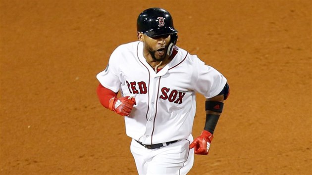 Eduardo Nez z Bostonu si b pro bod v prvnm zpase Svtov srie