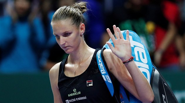 PORAEN. esk tenistka Karolna Plkov se lou s divky po porce v semifinle Turnaje mistry.