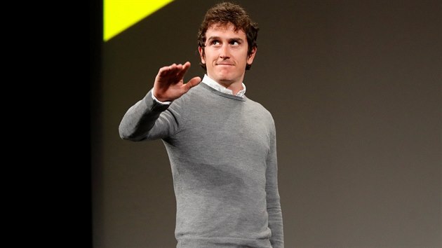 Britsk cyklista Geraint Thomas pichz na tiskovou konferenci, kde byla pedstavena trasa Tour de France v roce 2019.