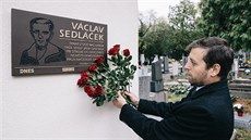 Václav Sedláek byl pohben v Braníku v roce 1939. Po 79 letech se dokal na...
