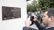 Václav Sedláek byl pohben v Braníku v roce 1939. Po 79 letech se dokal na...