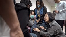 Prezidentka Tchaj-wanu Cchaj Jing-wen osobně navštívila poraněné v nemocnici,...