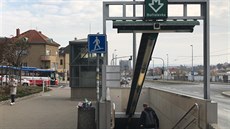 Kvli prsaku vody do stanice metra A Boislavka nejezdí metro mezi Námstím...