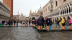 Silný vítr a dé�� su�ují Itálii. V Benátkách hladina vody p�esáhla 150...