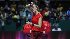 KONEC. eská tenistka Petra Kvitová opoutí kurt po poráce od Karolíny...