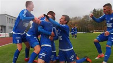 Varnsdorfští fotbalisté slaví gól v zápase proti Ústí nad Labem.