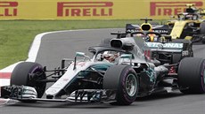 Lewis Hamilton ze stáje Mercedes útoí ve Velké cen Mexika na titul mistra...