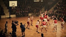 Basketbal je dleitou souástí snímku.