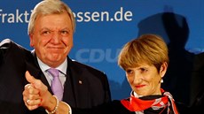 Hesenský premiér a kandidát CDU Volker Bouffier se svou manelkou Ursulou (28....