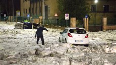 Kusy ledu uvznily auta na ulicích (ím, 22.10.2018)