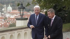 Praha, 27. íjna 2018. Premiér Andrej Babi s rumunským ministrem zahranií...