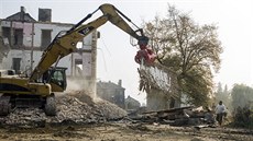 V Kojetínské ulici v Perov poblí hlavního vlakového nádraí zaala demolice...