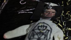 V newyorském knihkupectví Catland skupina �arod�jnic uspo�ádala rituál, p�i...
