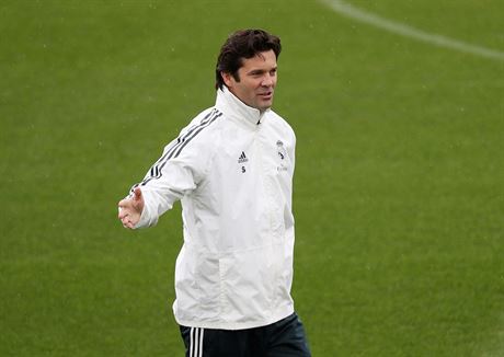 Santiago Solari, provizorní kou fotbalist Realu Madrid, vede první trénink v...