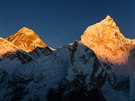 Mt. Everest, Nepál. Zachyte první nebo poslední paprsky slunce na nejvyích...