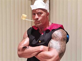 Americký herec Dwayne Johnson vyuil svých sval a na Halloween se pevlékl za...