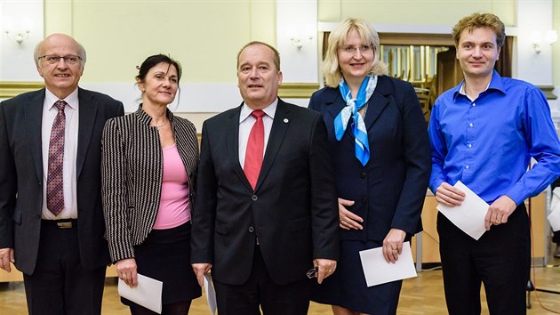 Zleva Ji Blha (ODS), Vra Pourov (ANO), primtor Alexandr Hrablek (ODS), Monika tayrov (ANO) a Martin Hanousek (Zmna pro Hradec a Zelen). (30. 10. 2018).