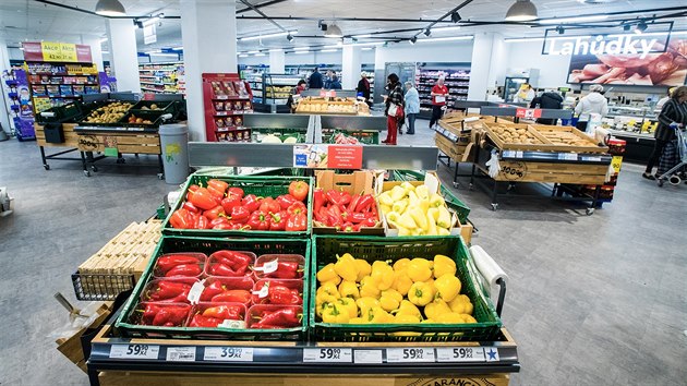 Čerstvé potraviny zabírají v novém formátu prodejen Tesco, tzv. sousedských obchodech, asi 50 % prodejní plochy.