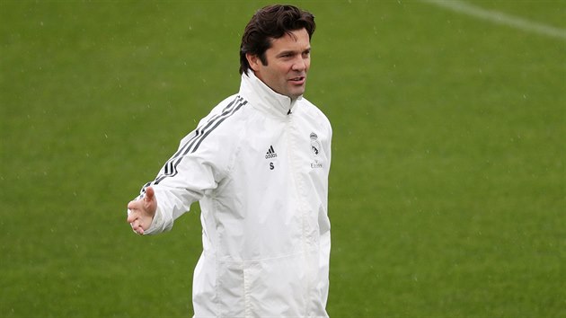 Santiago Solari, provizorn kou fotbalist Realu Madrid, vede prvn trnink v nov roli.