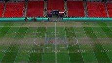 Pohled na trávník stadionu Wembley, na n�m� se hrál fotbalový zápas mezi...