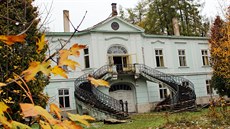 Oputný zámek v Horním Marov dostane na zimu provizorní stechu.