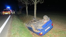 �idi� se za jízdy ohlédl po spolujezdcích na zadním sedadle, vyjel v�ak ze...