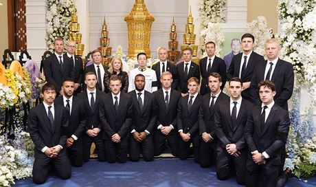 Fotbalisté anglického Leicesteru dorazili do Bangkoku na poheb svého majitele...