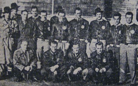 Skupinová fotka hokejist  Svobodné slovo, 12. 11. 1948