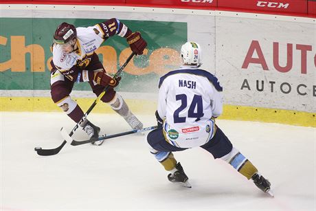 Momentka z prvoligového duelu Jihlava vs. Kladno (modrobílá)