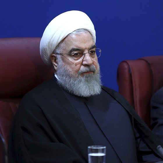 Íránský prezident Hasan Rúhání při pondělním setkání s ekonomy z íránského...
